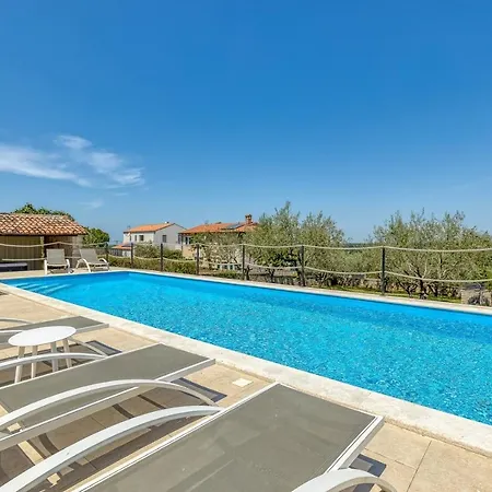 Luna In Villa *