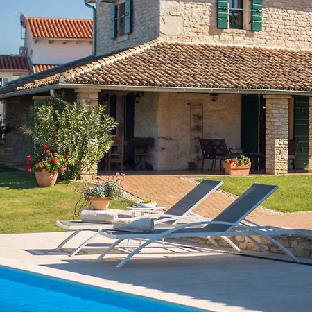Luna In Villa *
