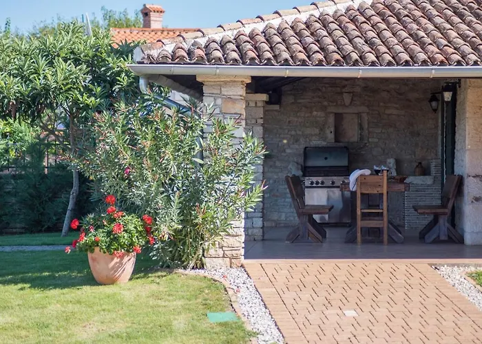 Vila Luna In *