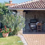 Vila Luna In *