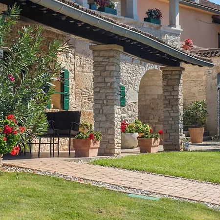 Luna In Villa *