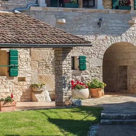 Luna In Villa Selina